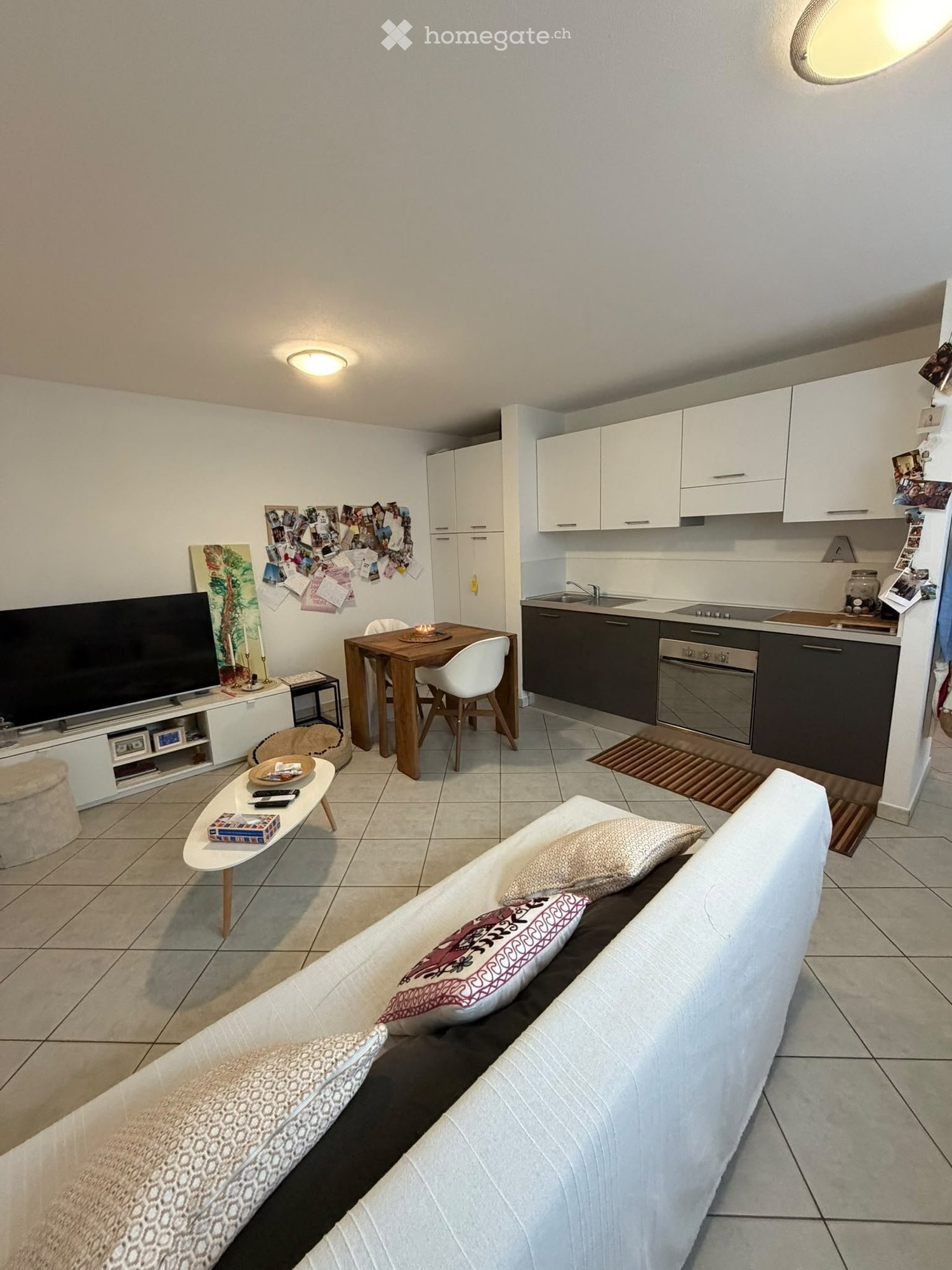 2 ½ Zimmer Wohnung
Zu vermieten: 2.5-Zimmer-Untergeschosswohnung in einem Zweifamilienhaus.
Beginn nach Vereinbarung, verfügbar etwa ab Mitte November.
Die Wohnung mit eigenem Eingang befindet sich in der Via Serte 15 in Cugnasco und umfasst ein Schlafzimmer (ca. 11 mq), ein Wohnzimmer mit Küche , Foto 5 von 5
