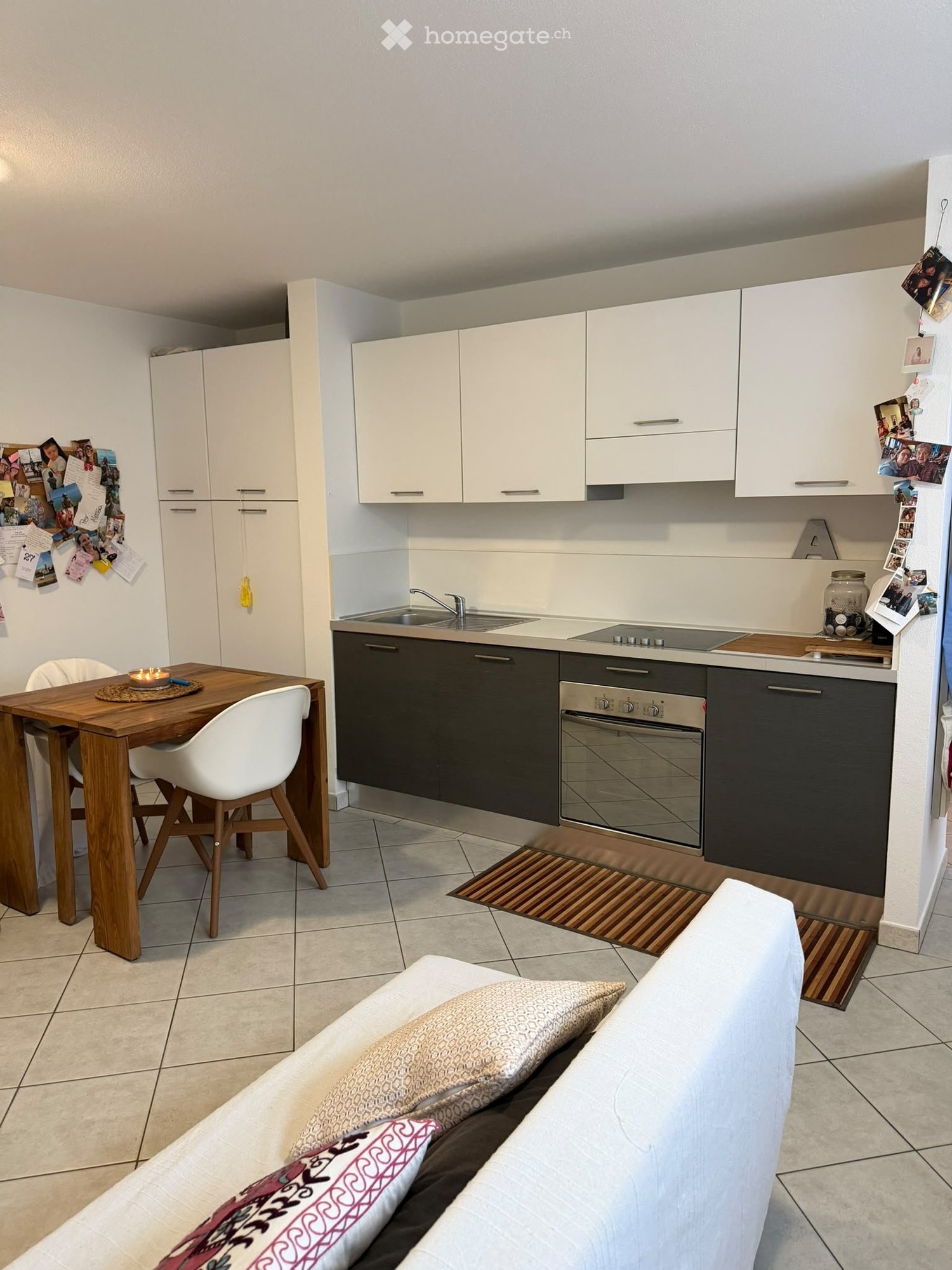 2 ½ Zimmer Wohnung
Zu vermieten: 2.5-Zimmer-Untergeschosswohnung in einem Zweifamilienhaus.
Beginn nach Vereinbarung, verfügbar etwa ab Mitte November.
Die Wohnung mit eigenem Eingang befindet sich in der Via Serte 15 in Cugnasco und umfasst ein Schlafzimmer (ca. 11 mq), ein Wohnzimmer mit Küche , Foto 4 von 5