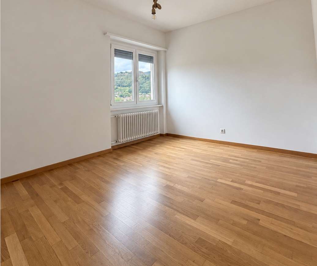 3 ½ Zimmer Wohnung
3.5-Zimmer-Wohnung mit Balkon im obersten Stockwerk ohne Lift eines kleinen renovierten Gebäudes in der Via G. Lanz, sehr nah am historischen Zentrum.
Monatsmiete CHF 1'240 + CHF 150 inklusive Heizung.
Aussenparkplatz für CHF 70/Monat.
Ab sofort verfügbar.
Eingang mit Schrank, Wo, Foto 3 von 7