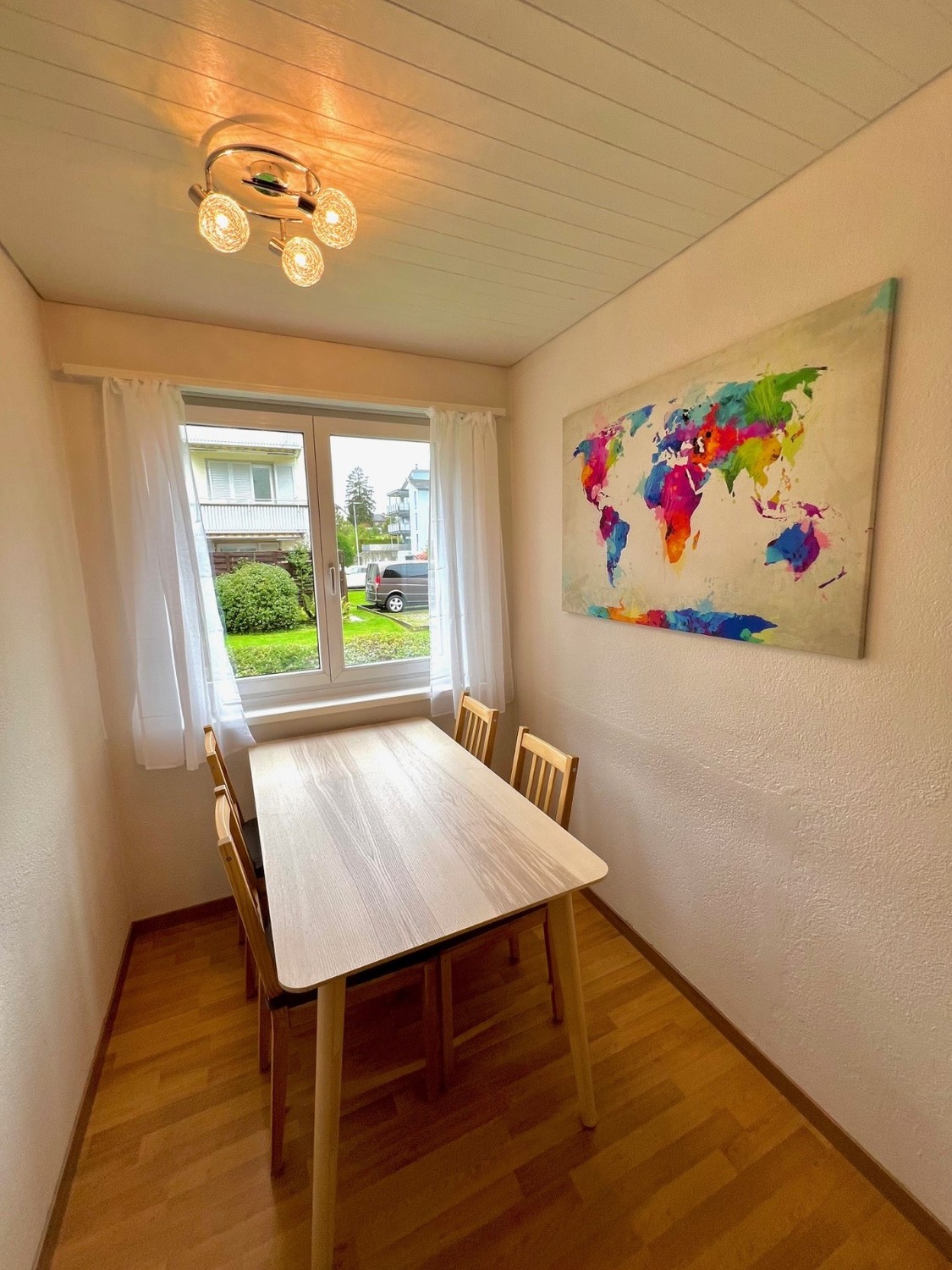 Chambre meublée et chaleureuse à Wallisellen – à seulement 9 minutes de Zürich HB !

Vous recherchez un logement confortable et bien desservi près de Zürich ? Une **chambre entièrement meublée dans un appartement en colocation avec deux colocataires sympathiques** est disponible à **Wallisellen** du