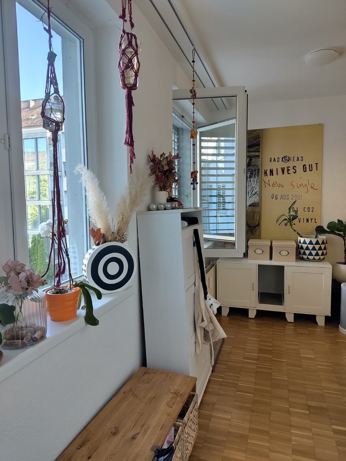 Zimmer in einer WG
Neuer Mitbewohner für ein zentral gelegenes Zimmer gesucht im Kreis 4. Es ist die perfekte Kombination aus Ruhe und Gelassenheit, während man mitten bei Lochergut, Kalkbreite, Bäckeranlage und Langstrasse ist. So hat man Lidl, Coop und Migros in 5 Min. Gehdistanz.
Das Zimmer ist, Foto 6 von 7