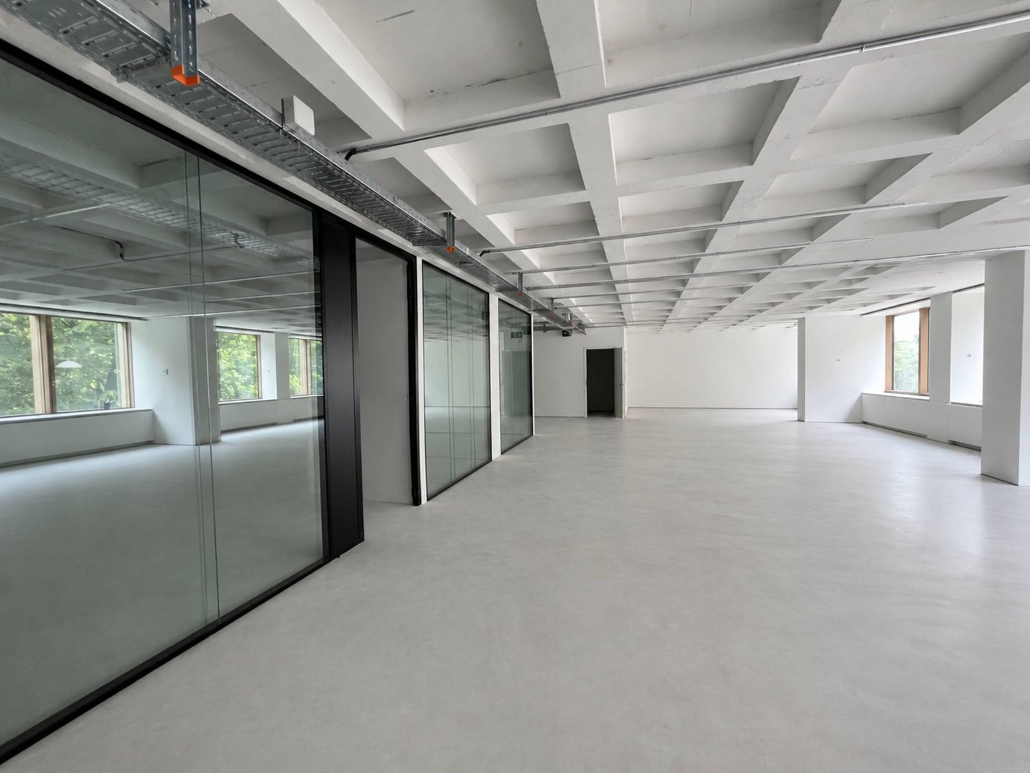244m² Büro, Foto 2 von 8