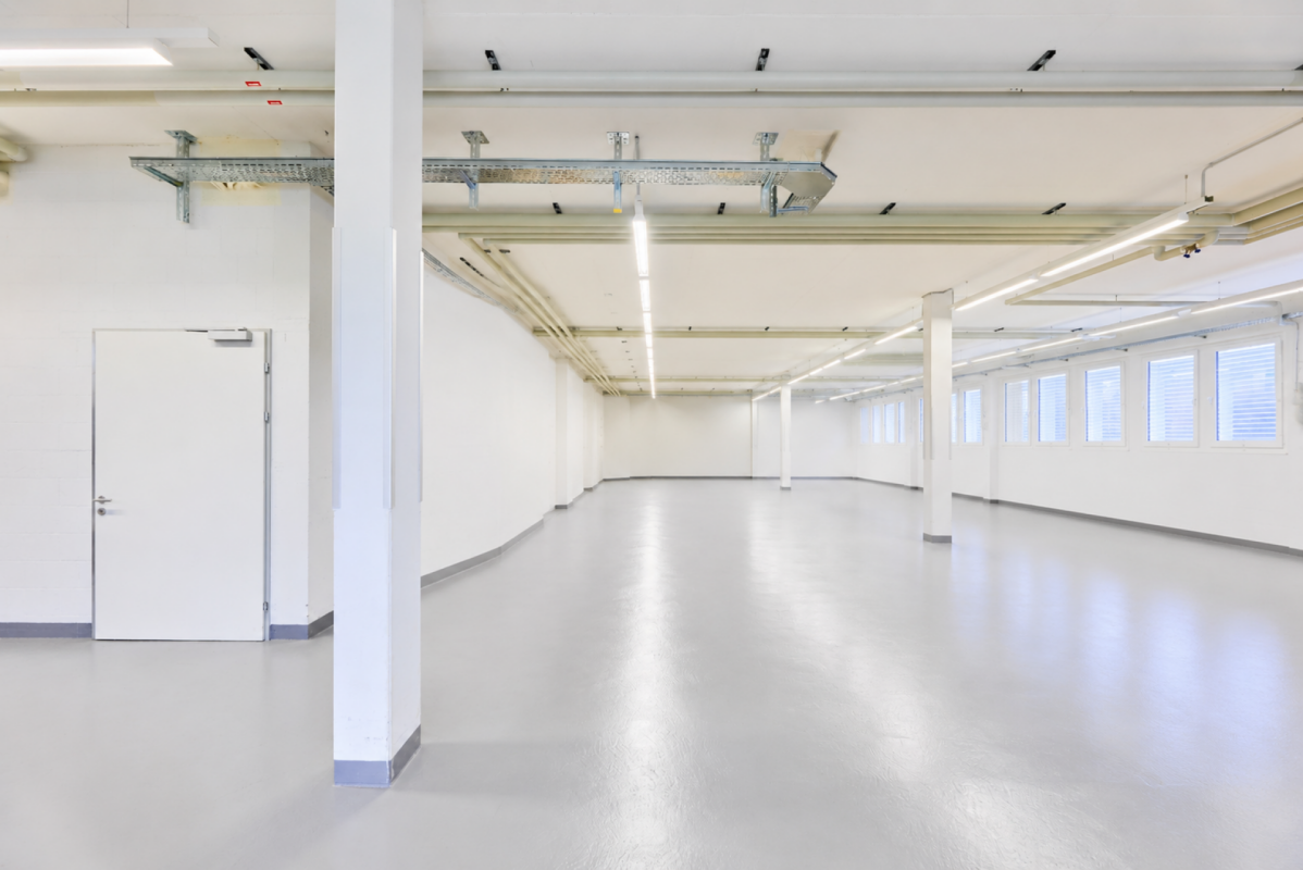 674m² commercial