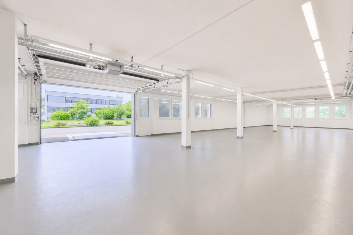 674m² commercial
