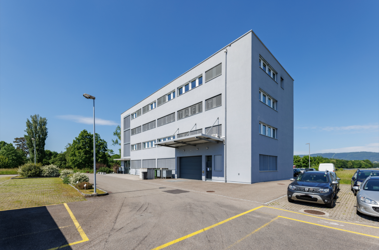 674m² commercial