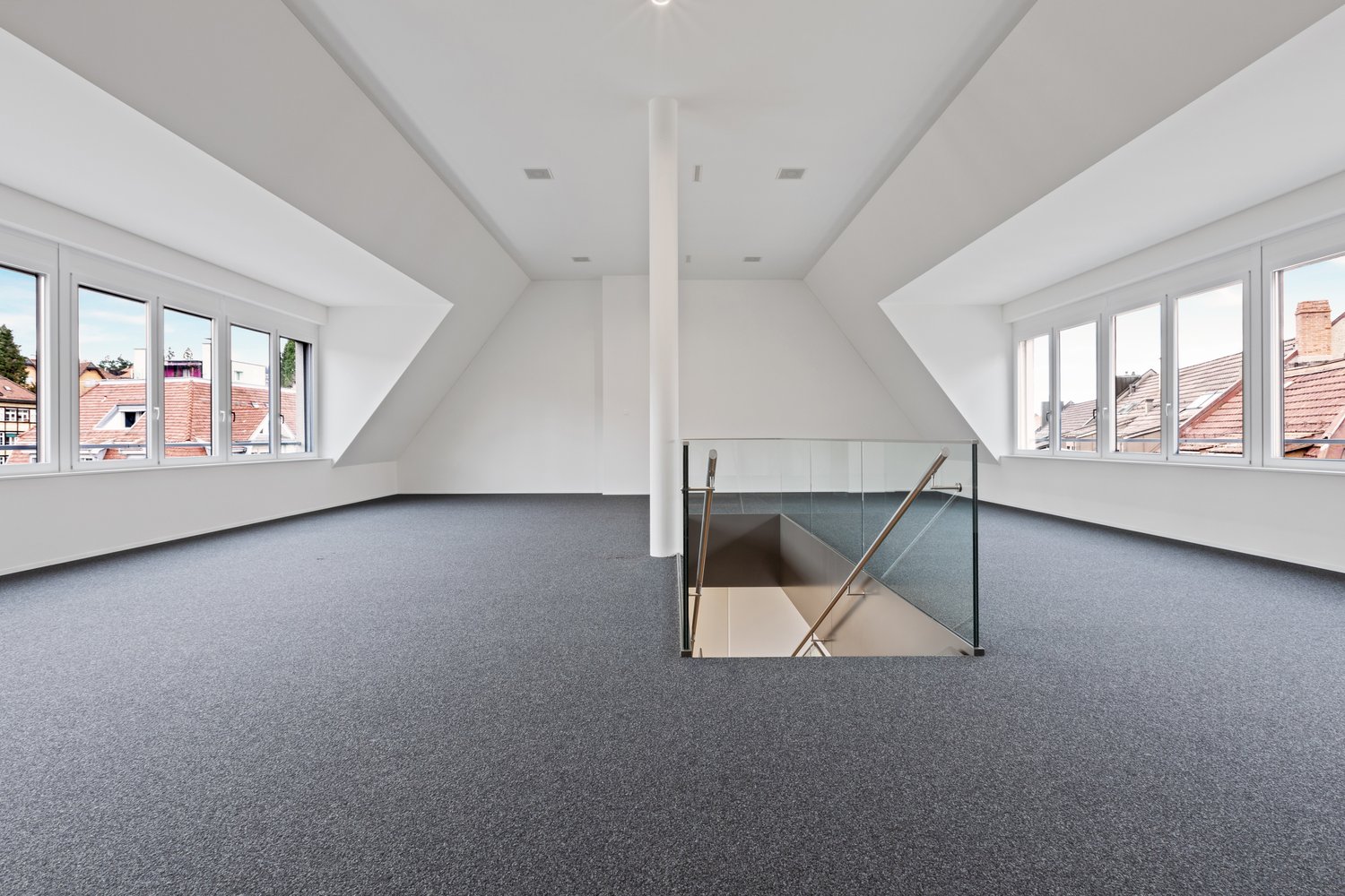 243m² office
