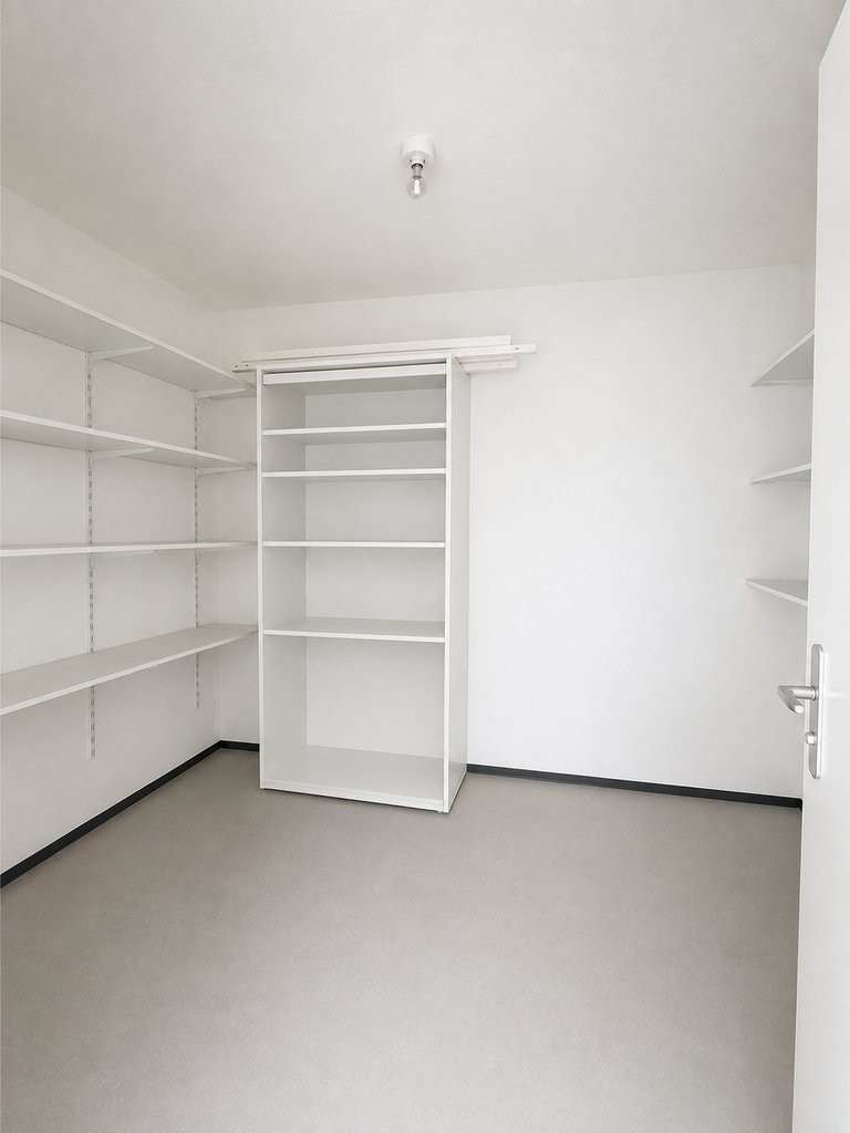 65m² office