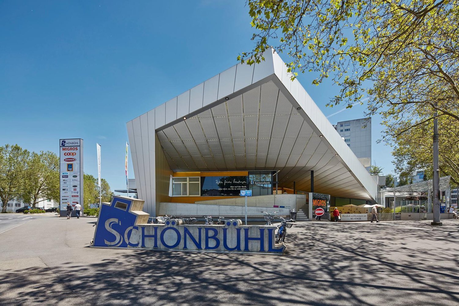 158m² shop
