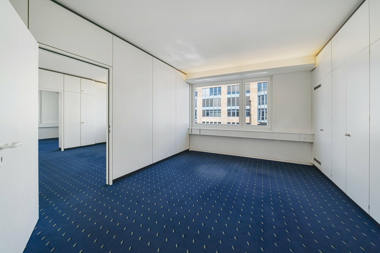 177m² office