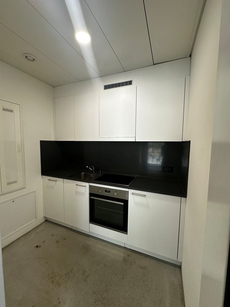 102m² commercial
