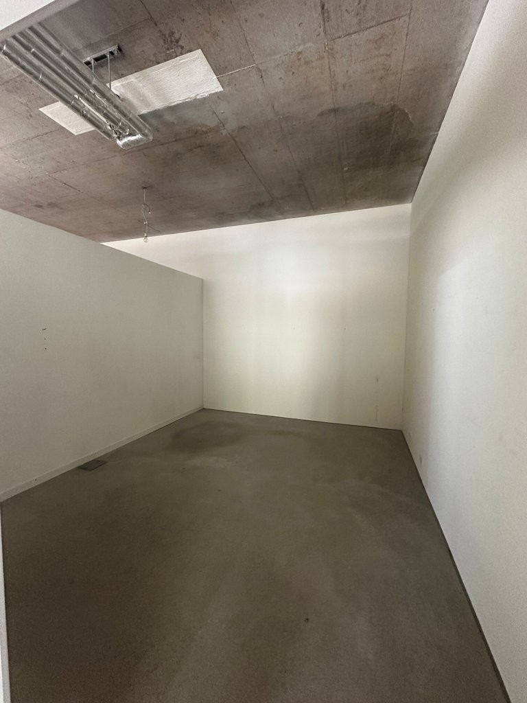 102m² commercial