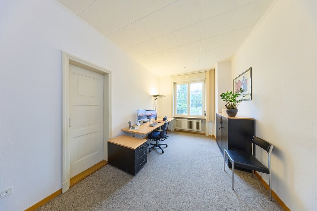 211m² office