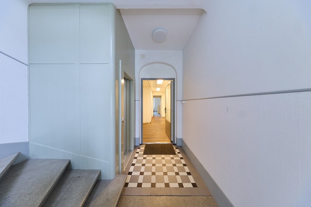 211m² office