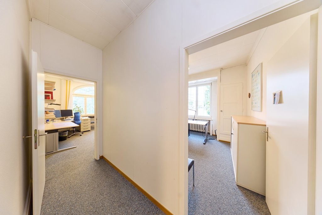 211m² office