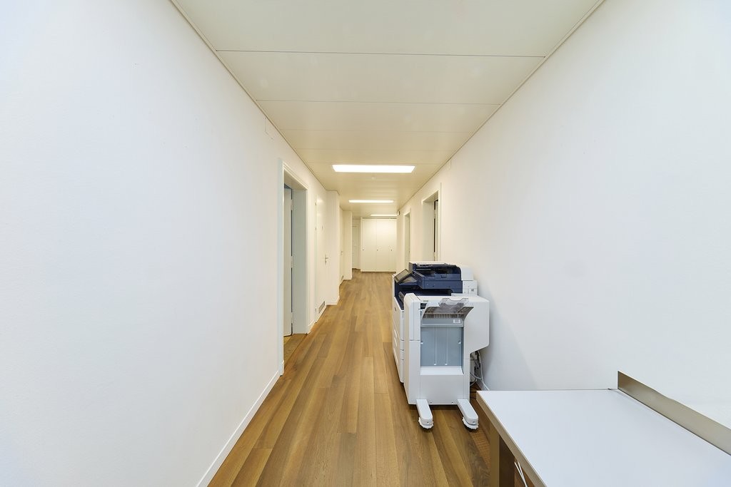 211m² office