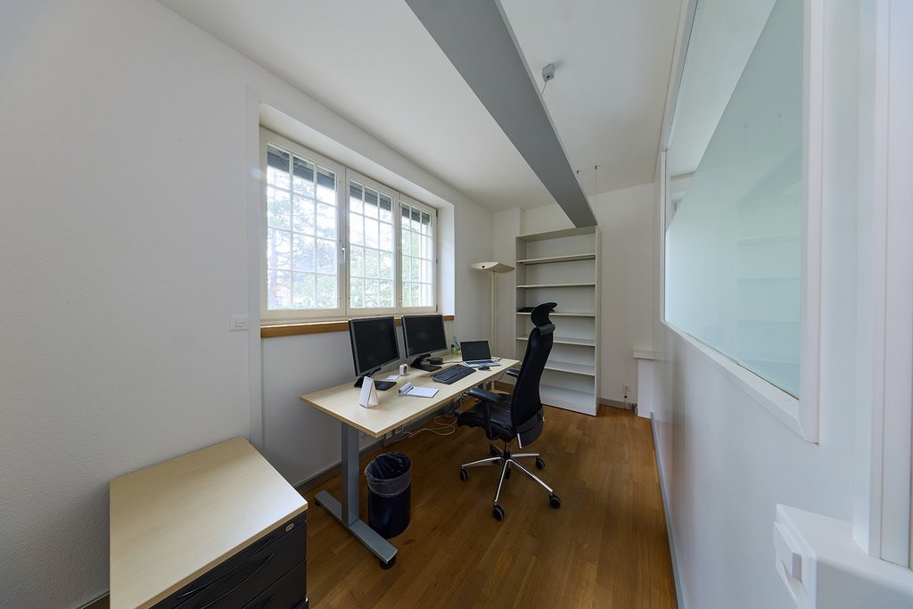 211m² office