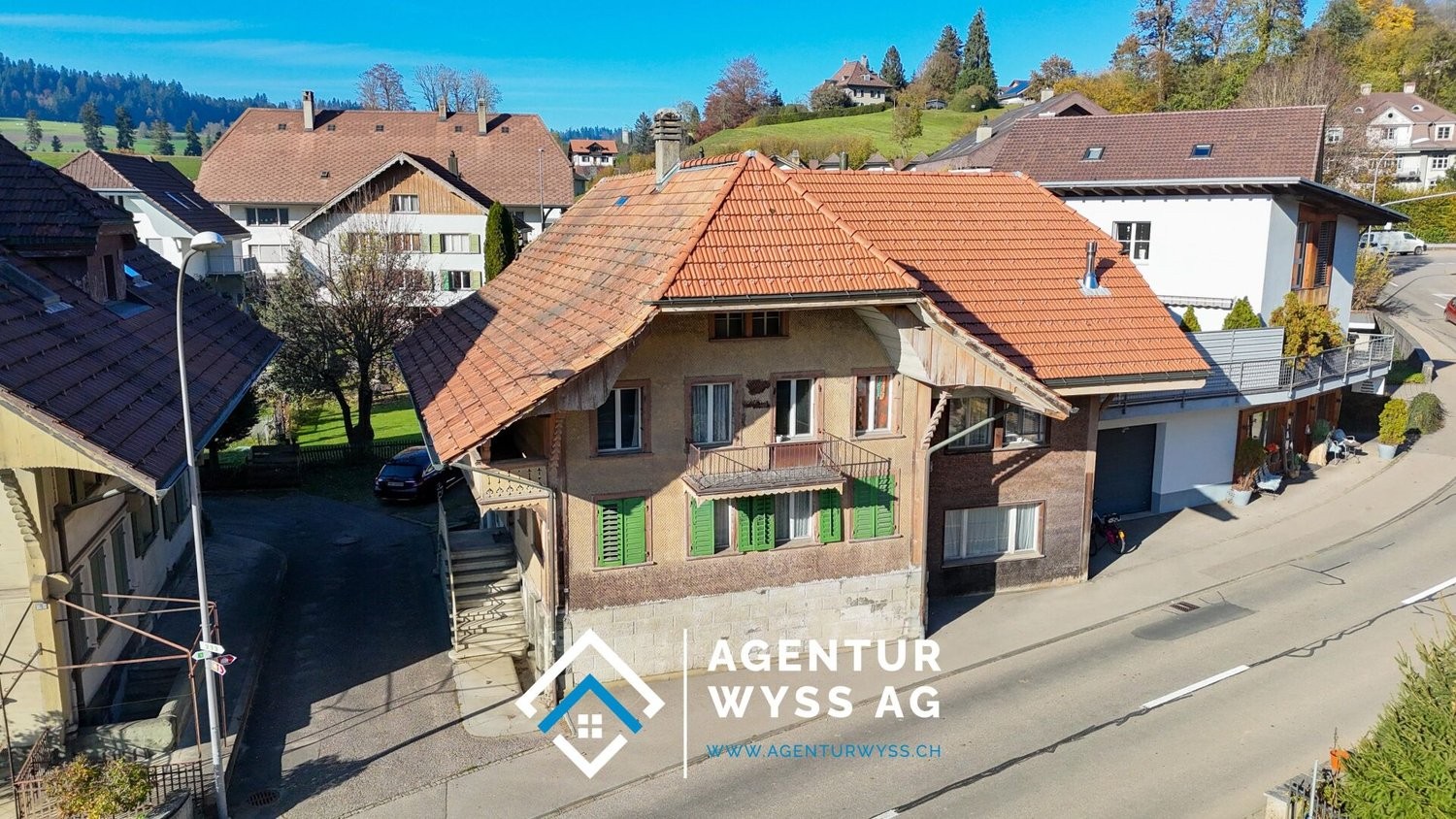 10 ½ rooms multi family house, Foto 1 von 10