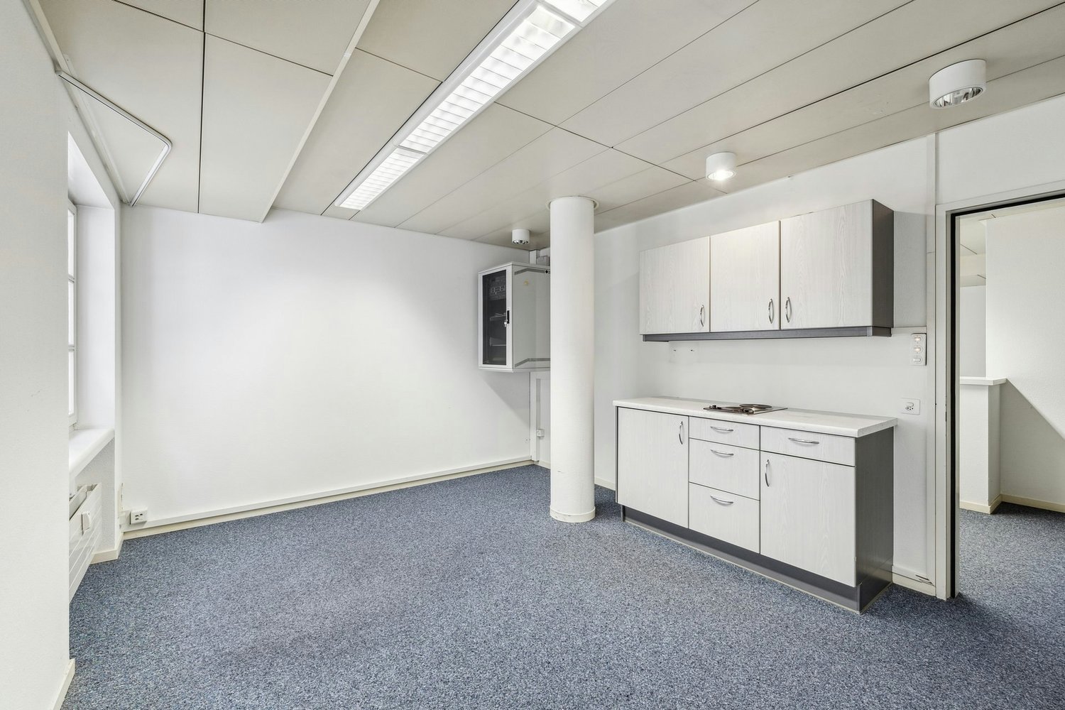 475m² office