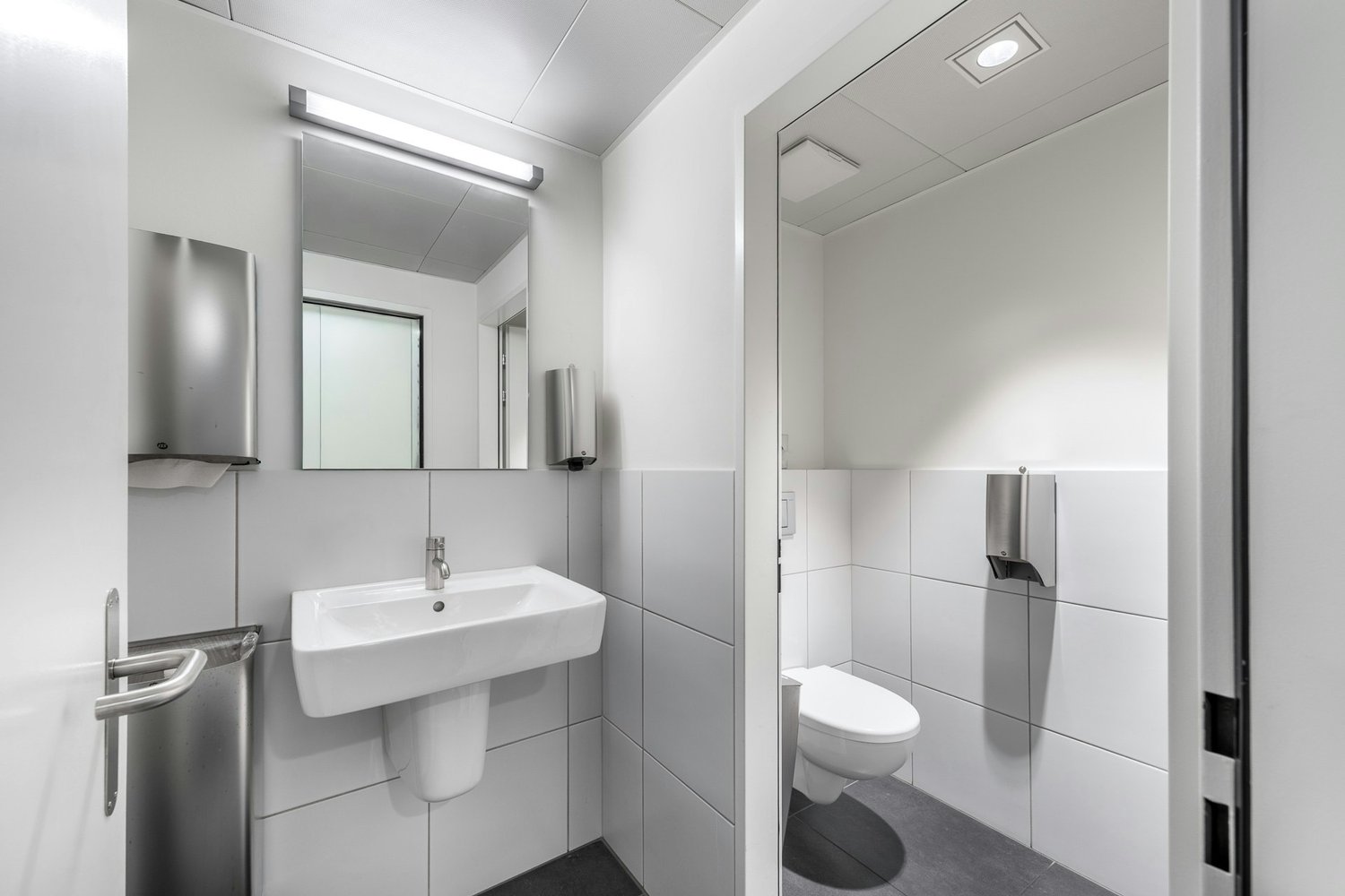 475m² office