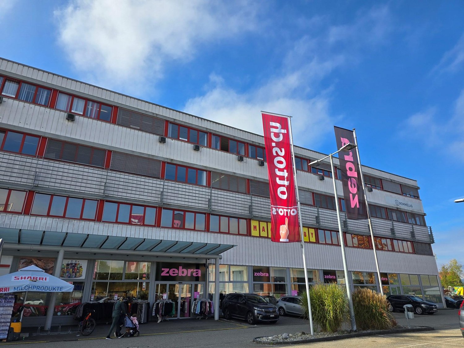 1282m² office