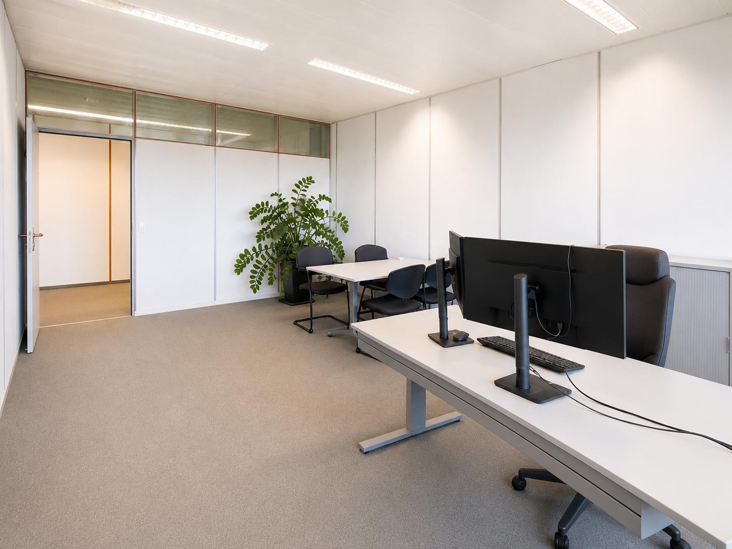 1282m² office