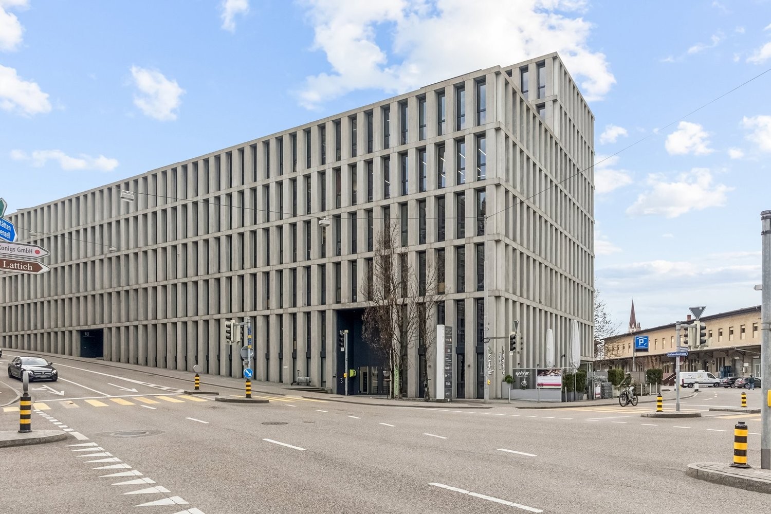 348m² office