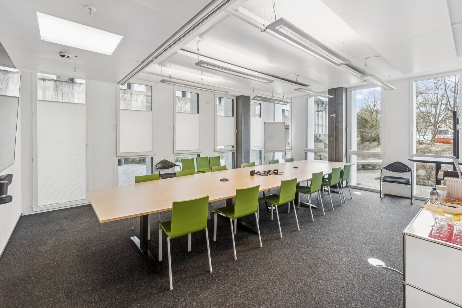 348m² office