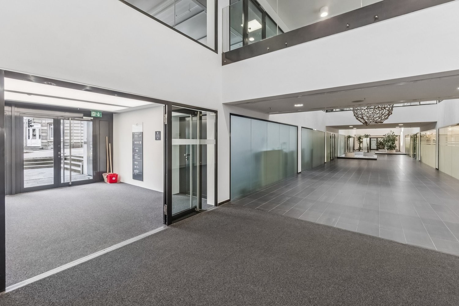 348m² office