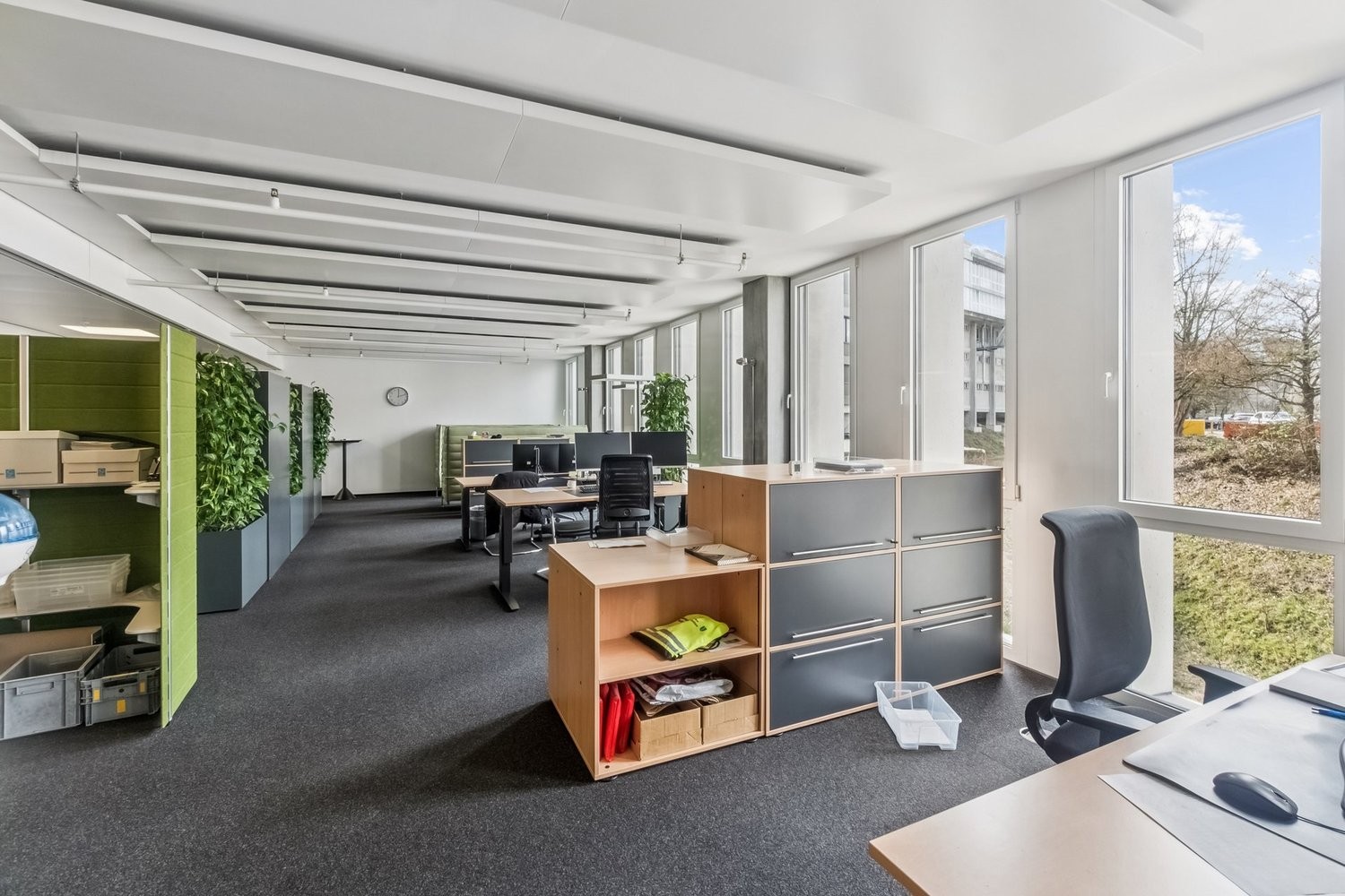 348m² office