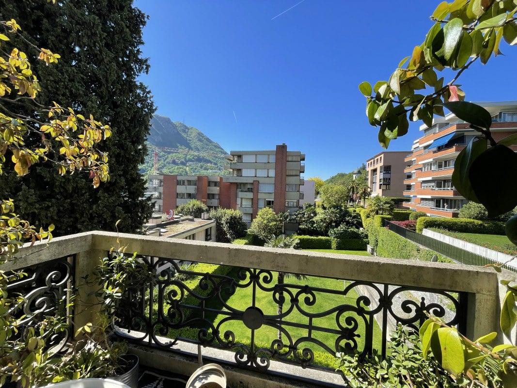5 rooms apartment