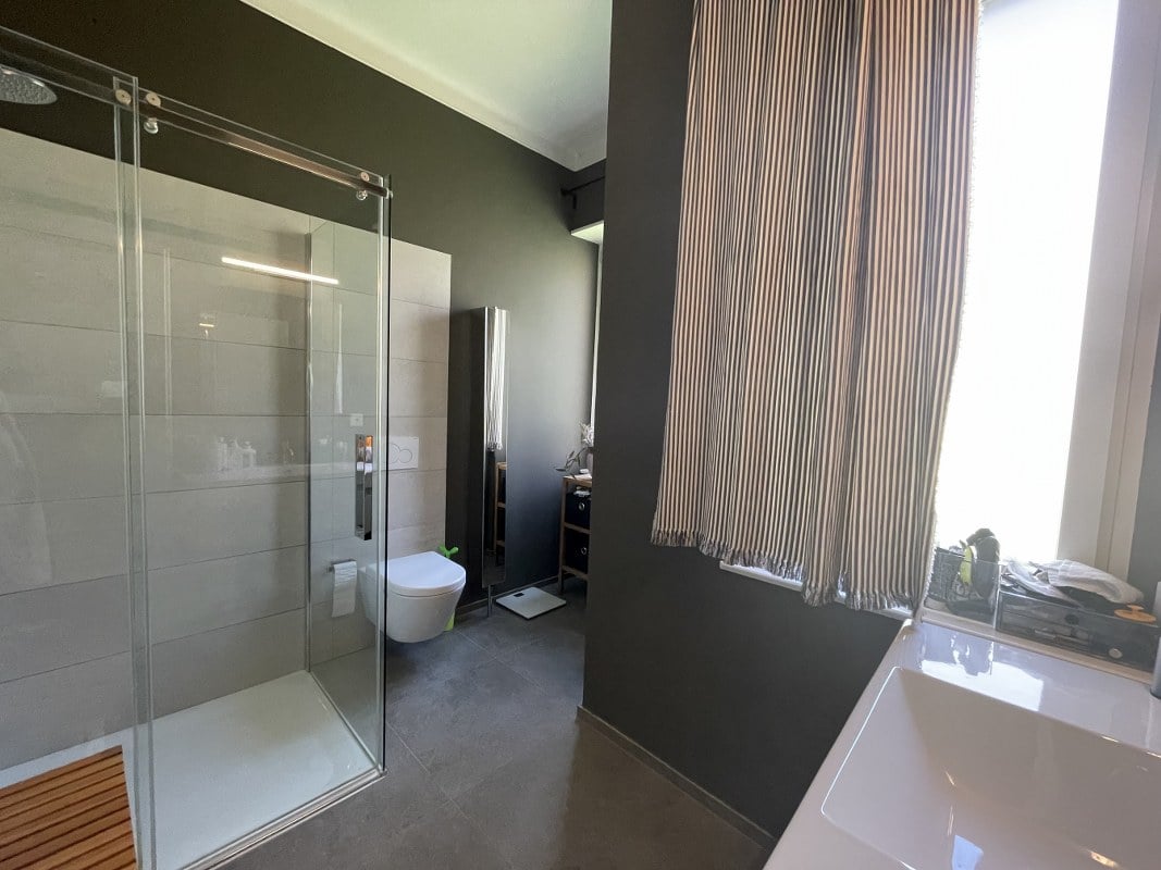 5 rooms apartment