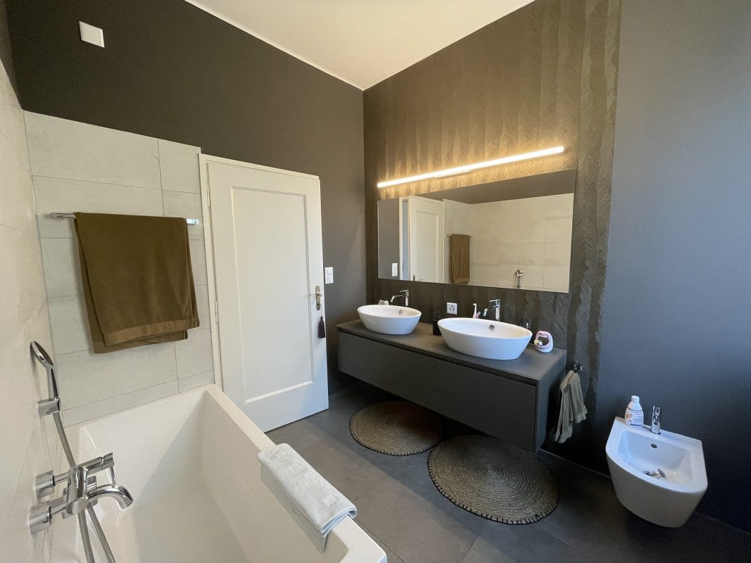 5 rooms apartment
