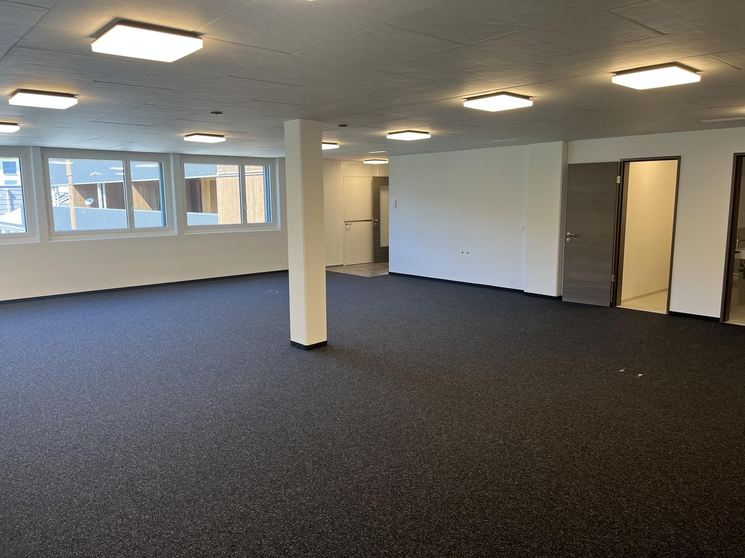 Office, Foto 1 von 7
