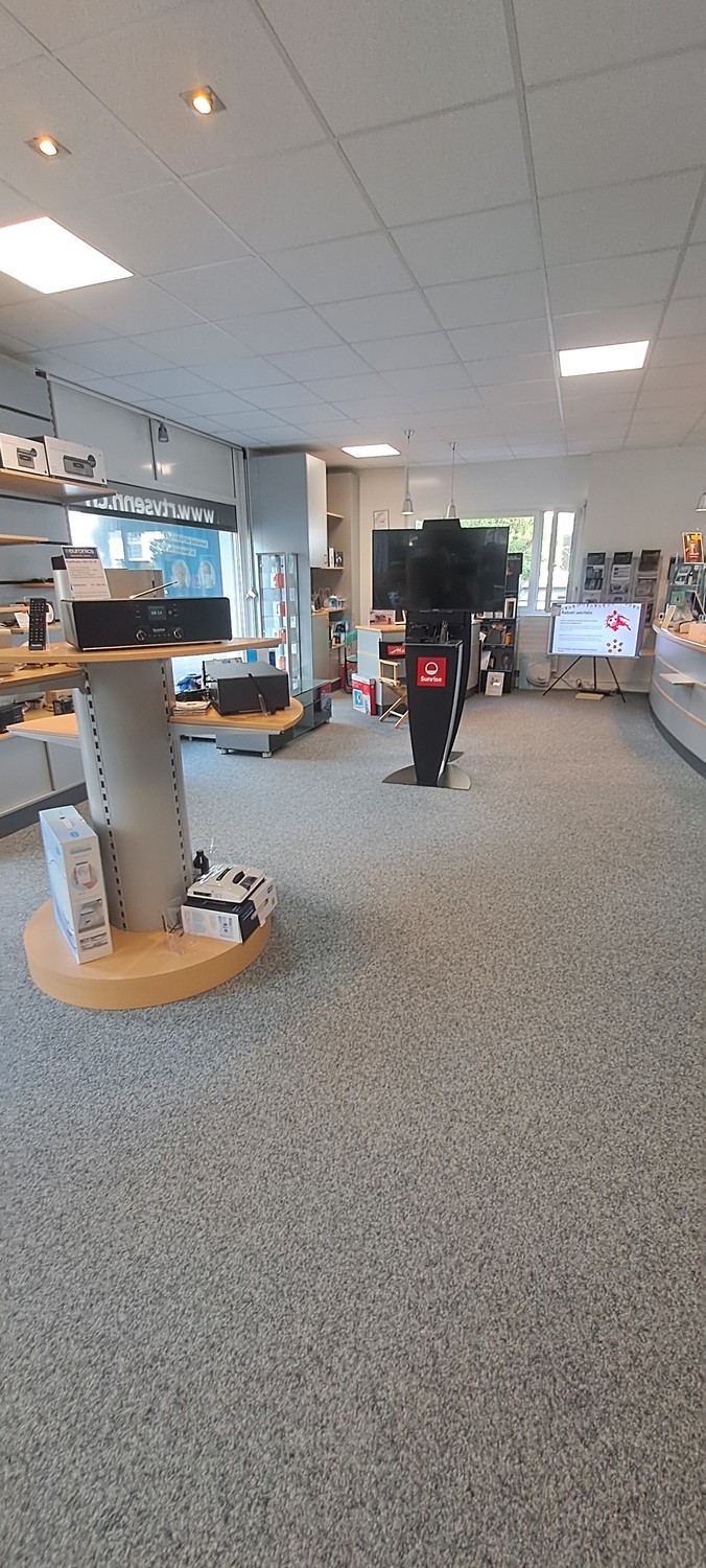190m² shop