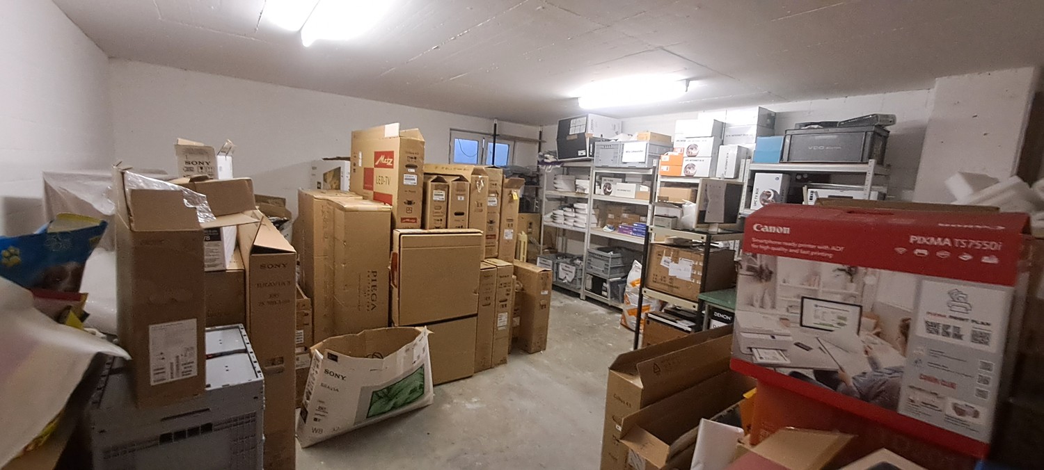 190m² shop
