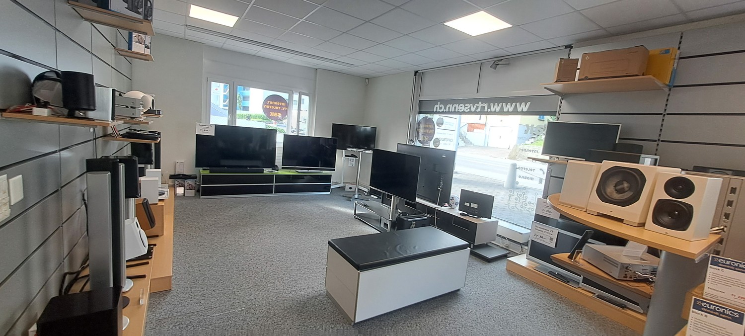 190m² shop