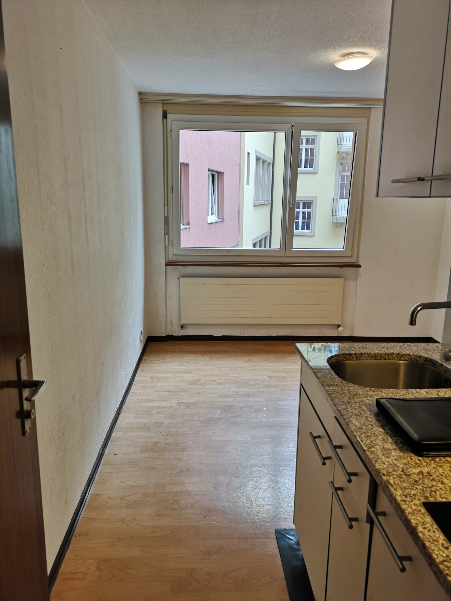 1 room apartment, Foto 2 von 3