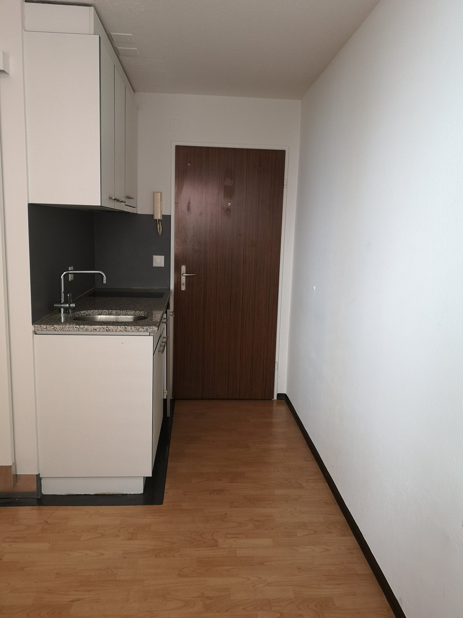1 room apartment, Foto 1 von 3