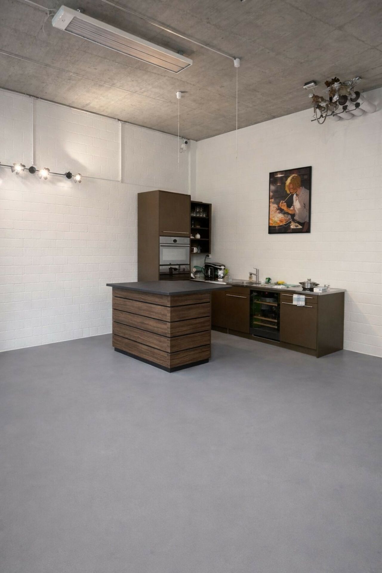 196m² shop