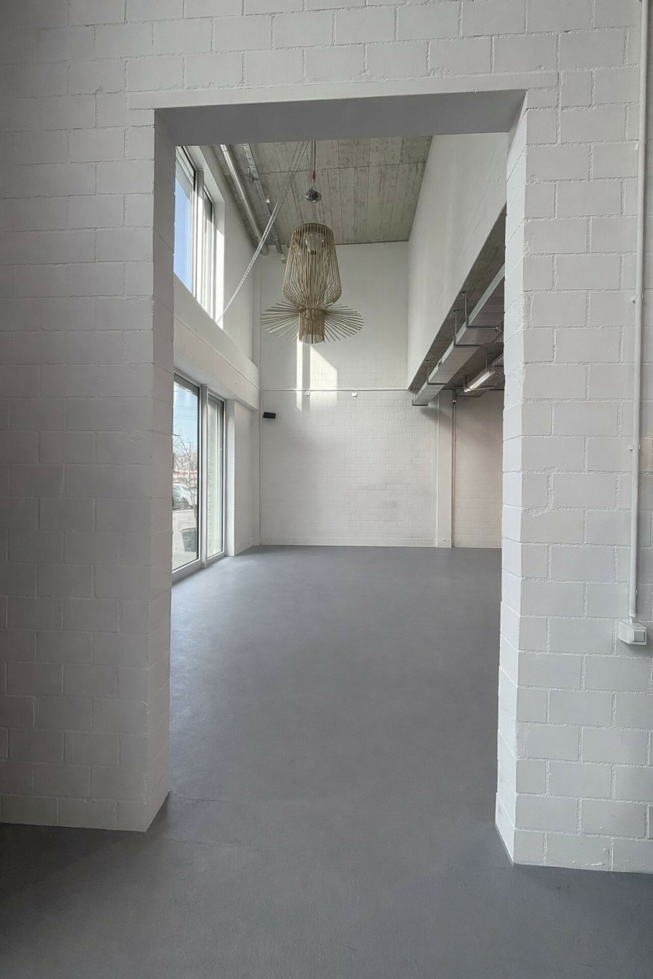 196m² shop