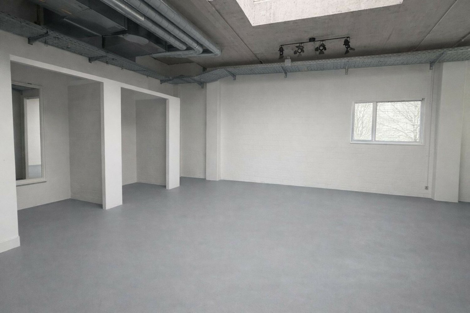 196m² shop
