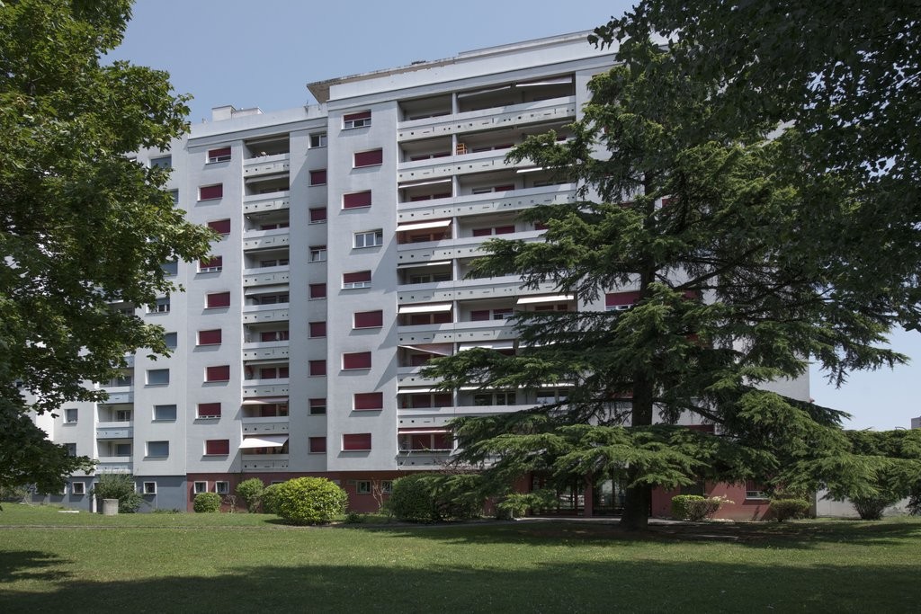 Überdachter Veloparkplatz