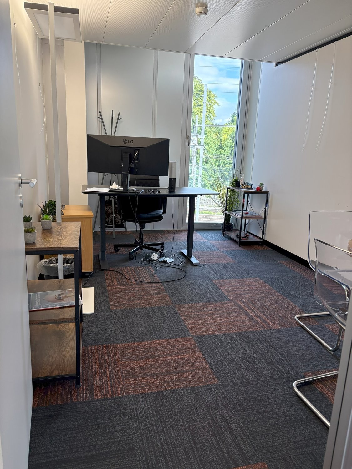 353m² office