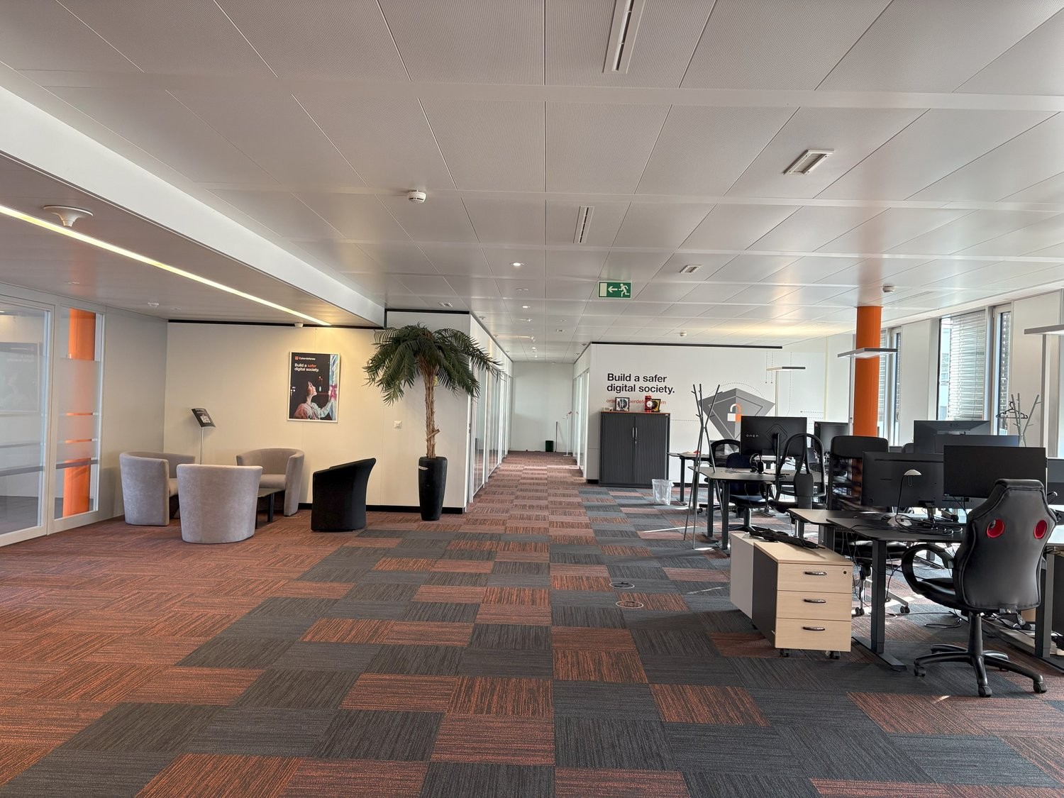 353m² office