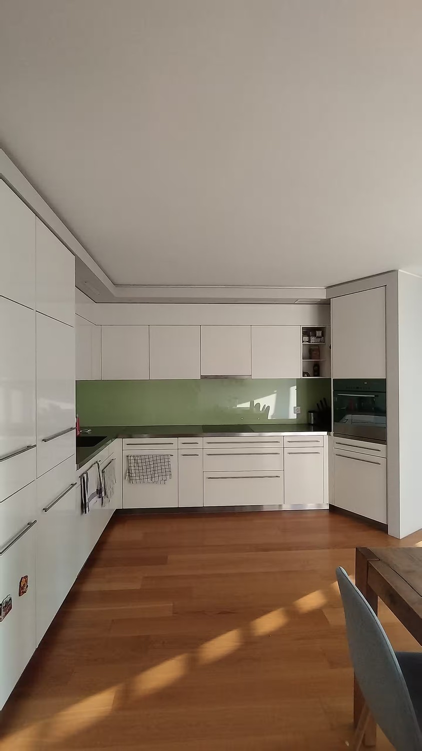 Zimmer in einer Wohngemeinschaft
Verfügbar von Oktober - Dezember (Mindestaufenthalt von 1 Monat): ein wunderschönes privates Zimmer in einer modernen Wohngemeinschaft, mit eigenem Badezimmer und eigenem Kühlschrank für maximalen Komfort. Sie werden mit zwei super coolen Mitbewohnern in einem freun, Foto 6 von 7