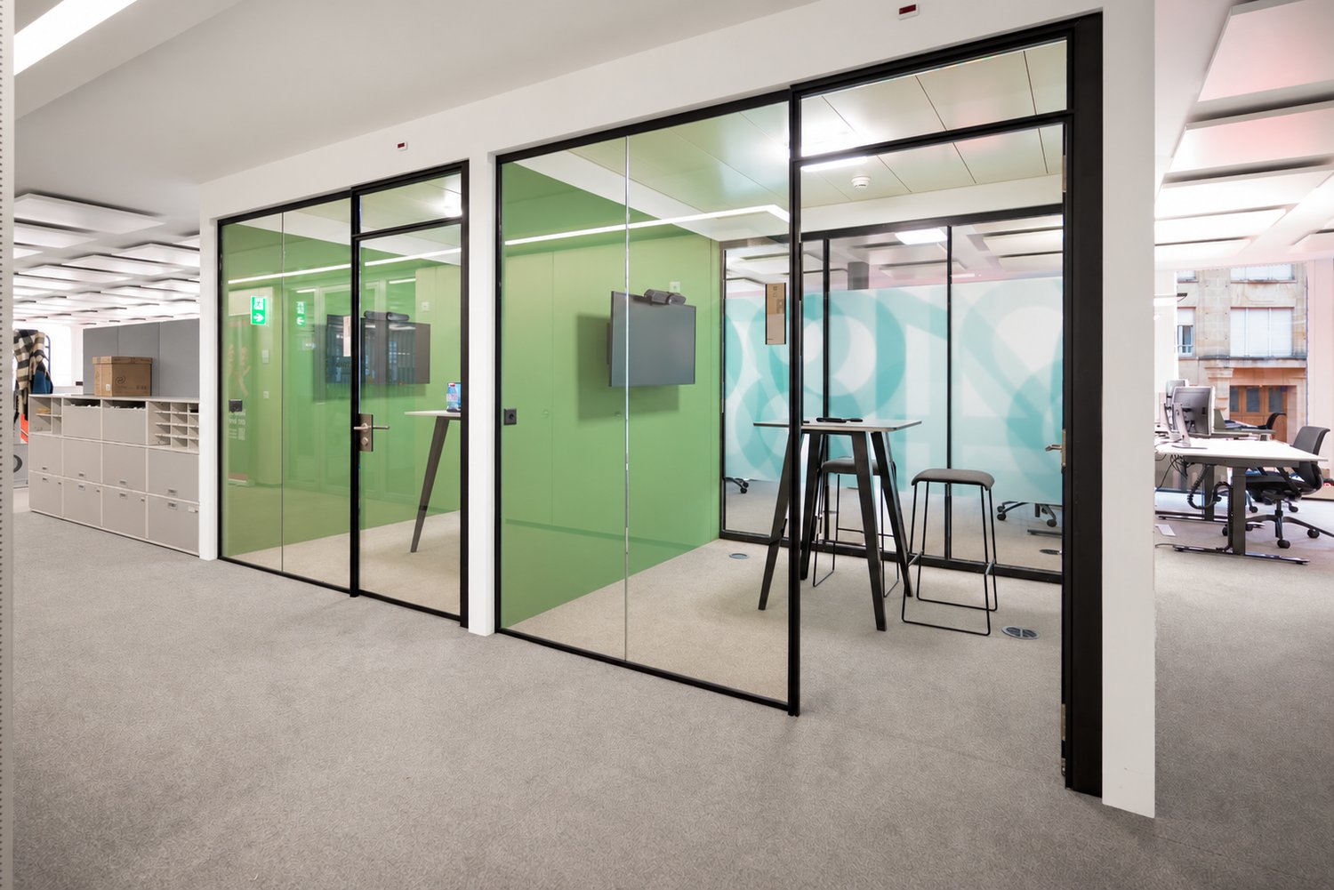 1390m² office