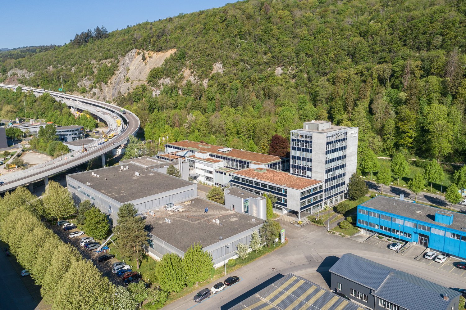 349m² office, photo 1 of 8