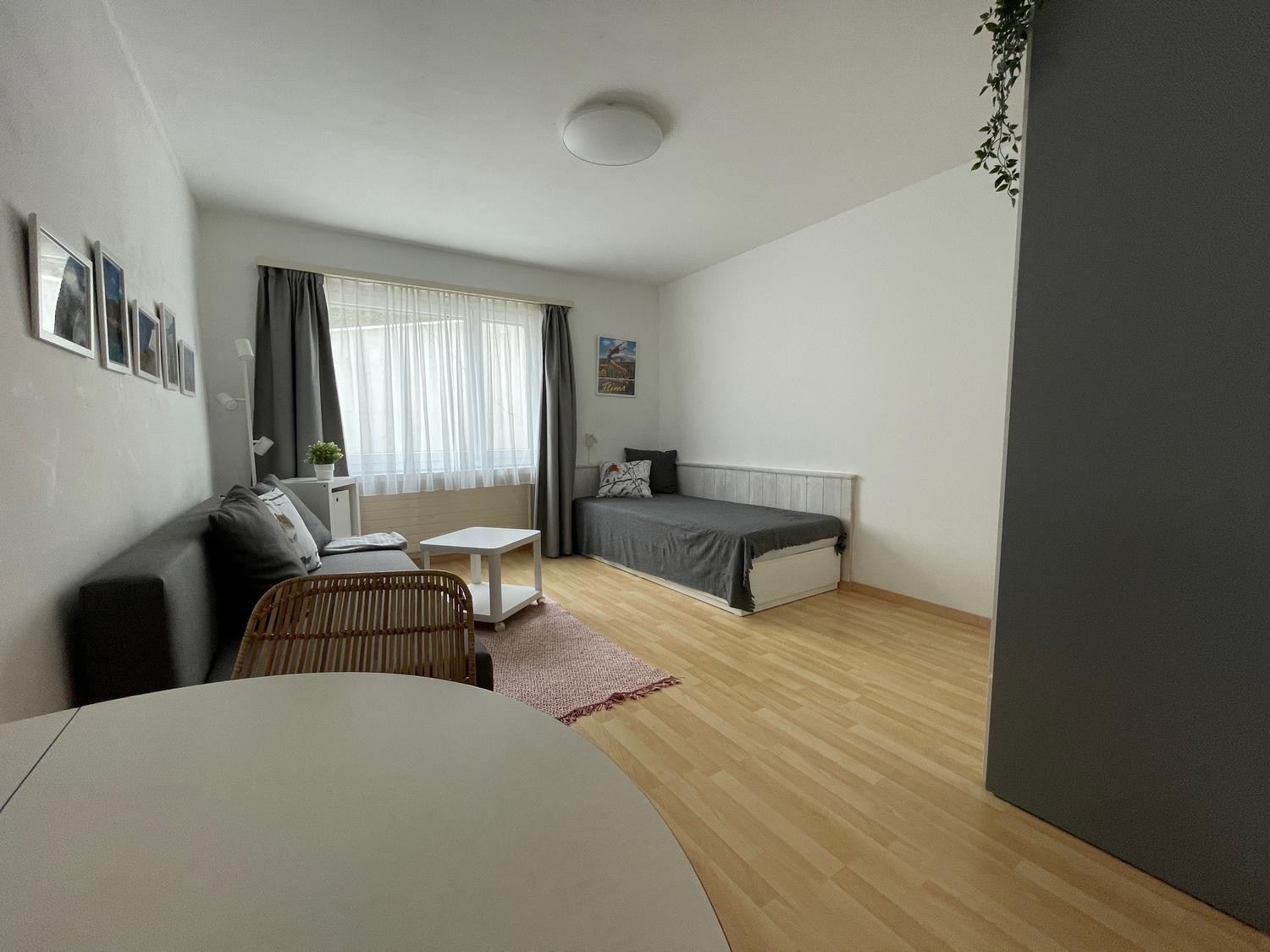 1 room apartment, Foto 2 von 2