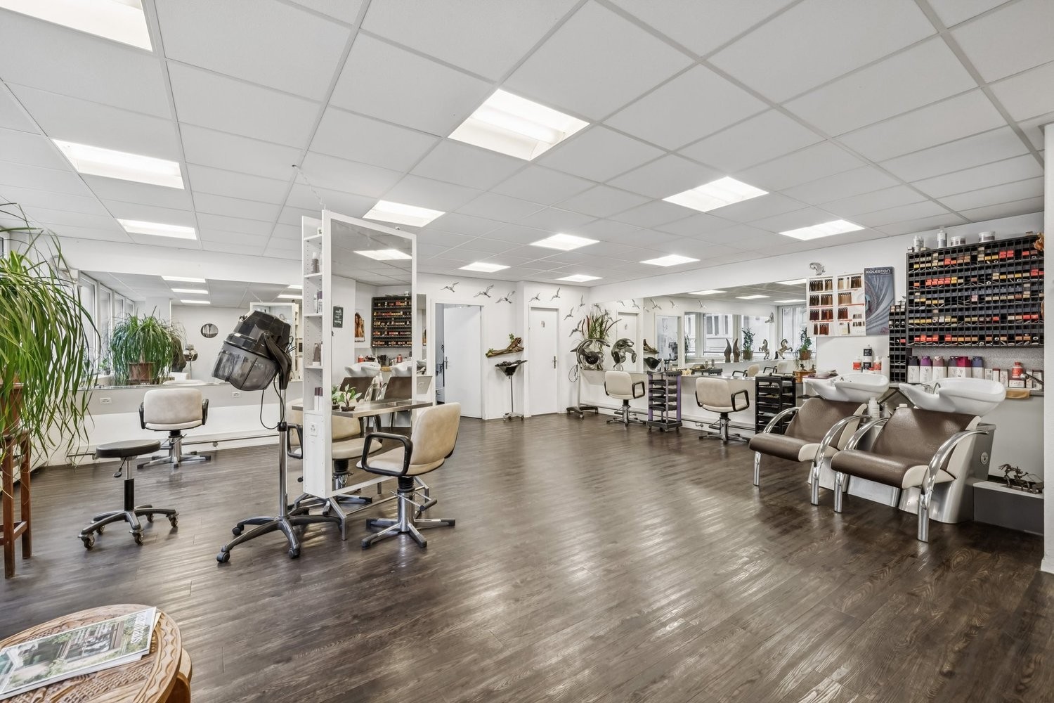 80m² commercial