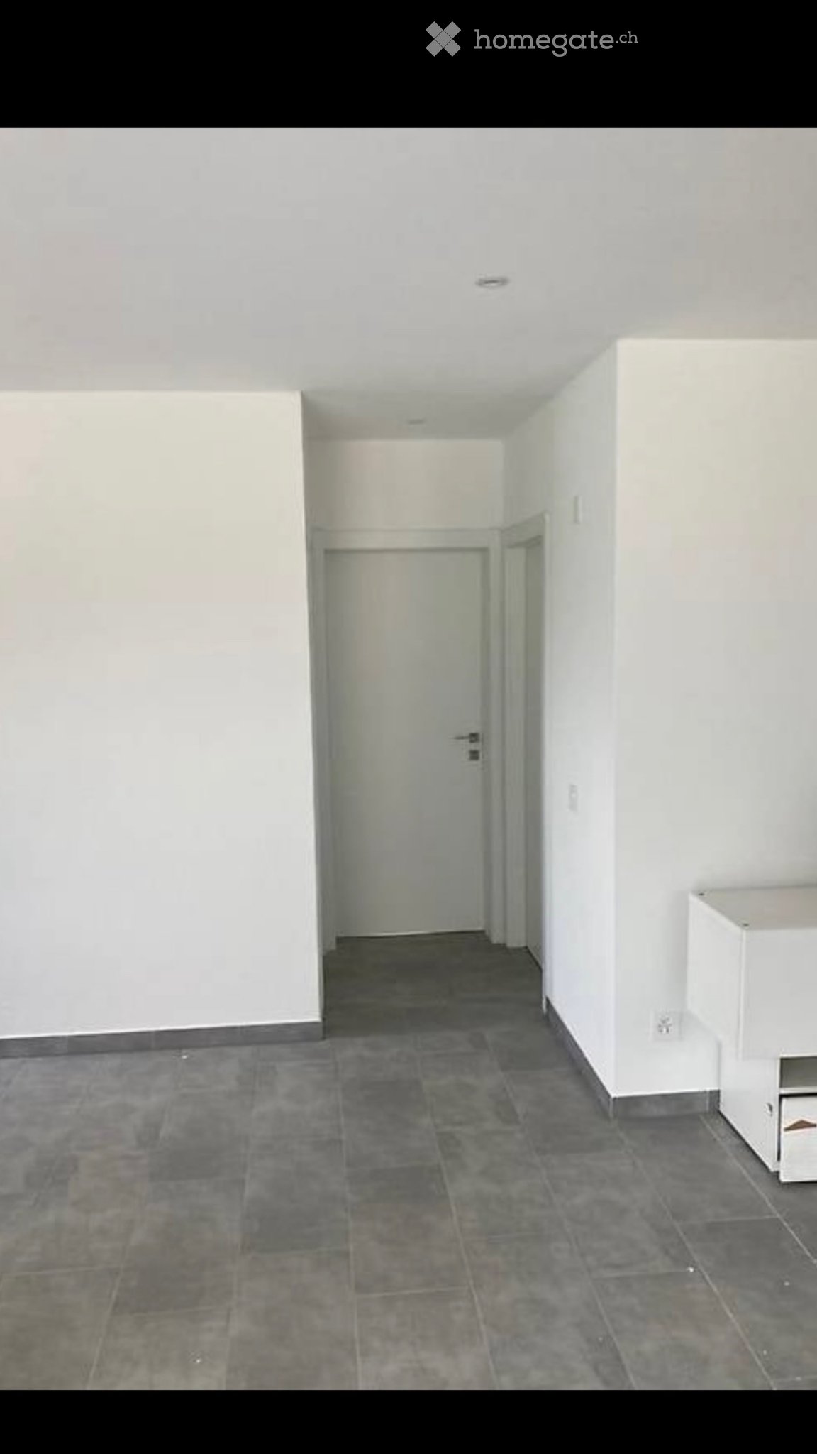 3 ½ Zimmer Wohnung

Zu vermieten nach Vereinbarung eine 3.5-Zimmer-Wohnung von ca. 80m2 mit folgender Aufteilung:
Eigener Eingang über Treppe
Küche und Wohnzimmer als Open Space mit Insel
Ein Badezimmer mit Dusche
Ein Schlafzimmer
Ein kleines Zimmer/Büro
2 grosse Balkone, einer im Wohnzimmer und ein